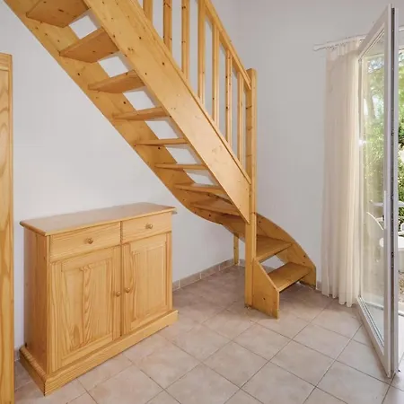Prázdninový dům 1 Bedroom Awesome In Calvisson