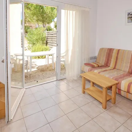 1 Bedroom Awesome In Calvisson